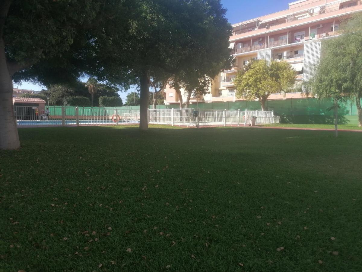 Piso Familiar Con Piscina Y Aparcamiento En Torre Del Mar - Edificio Ronda I Apartment Luaran gambar