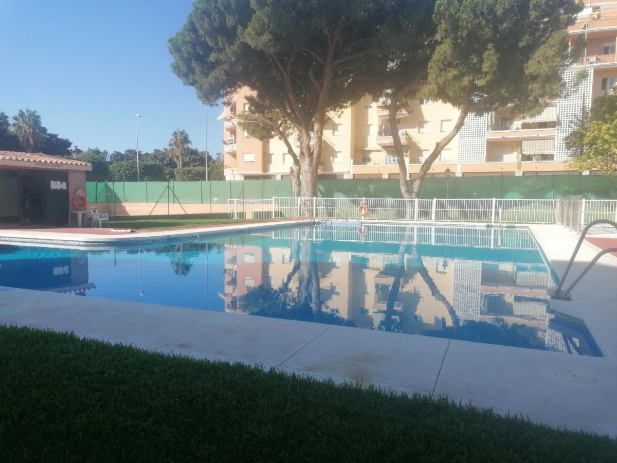 Piso Familiar Con Piscina Y Aparcamiento En Torre Del Mar - Edificio Ronda I Apartment Luaran gambar